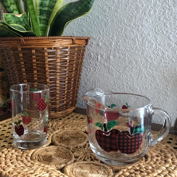Anchor Hocking Plaid Apple Creamer & Juice Glass Set - Picture 4 of 15
